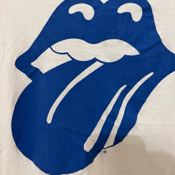 H&M White Tee with Blue Graphic - Picture 4 of 7